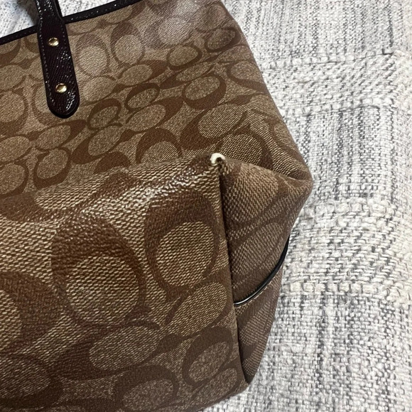 Coach City Zip Tote in Signature Canvas F31974 - Picture 3 of 10